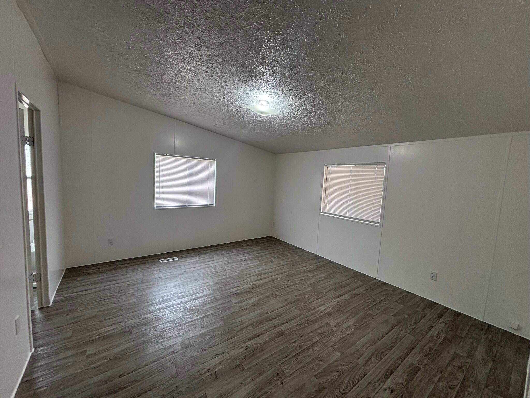 Building Photo - 4098 E White Water Dr