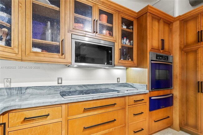 Building Photo - 2132 Middle River Dr