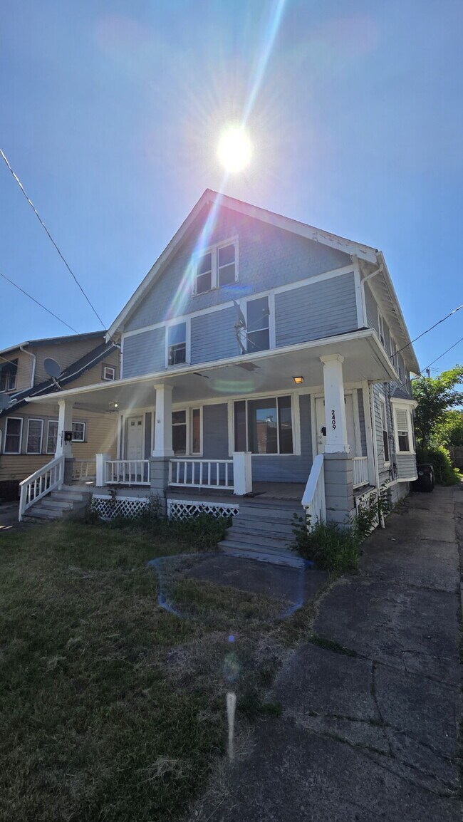 Building Photo - Spacious 3-Bedroom Duplex in Old Brooklyn