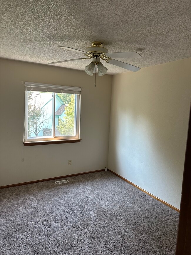 Building Photo - 250 Cypress Ln