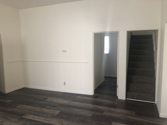 Building Photo - House with fenced backyard!