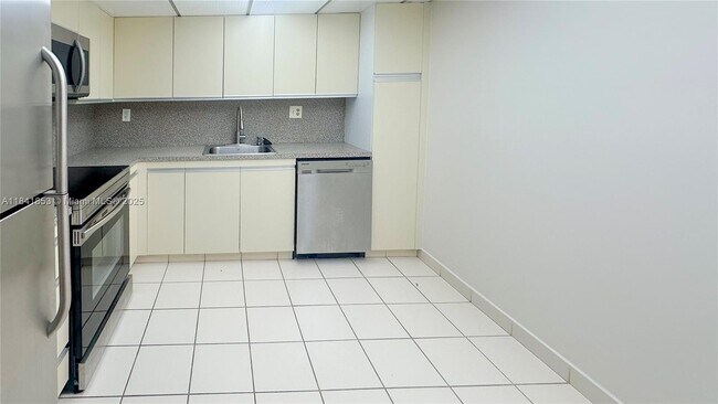 Building Photo - 18151 NE 31st Ct