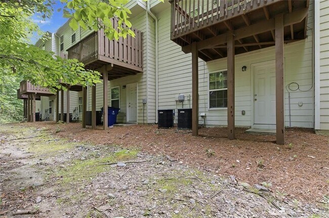 Building Photo - 6710 Stoneleigh Way