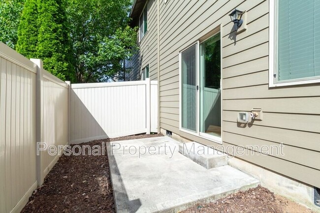 Building Photo - 7613 NE 31st Cir