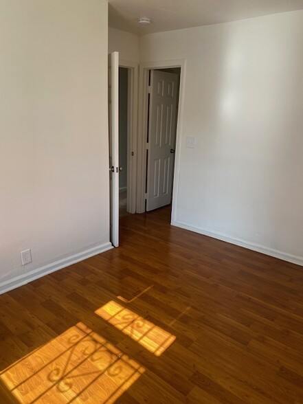 2nd Bedroom - 5424 S Van Ness Ave