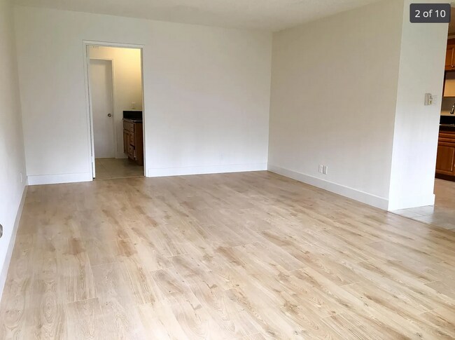 Building Photo - 715 Prospect Ave