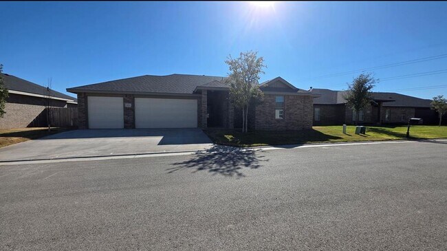 Primary Photo - 2504 Beachwood St