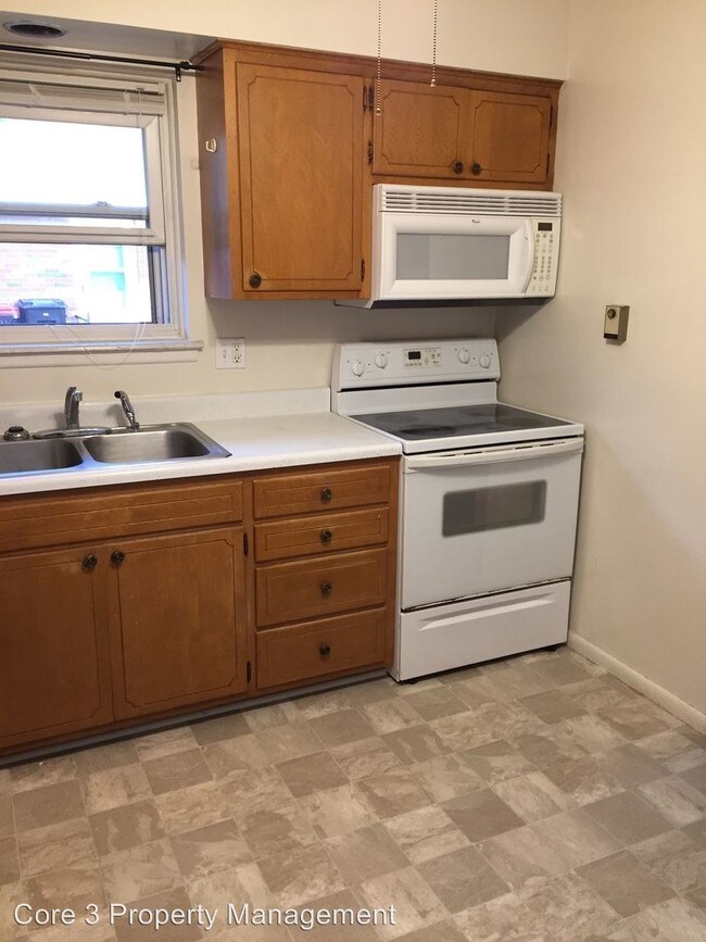 Building Photo - 231 W Bond St