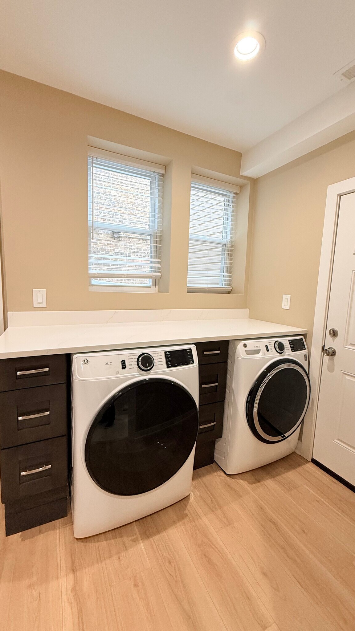 Building Photo - 4901 W Parker Ave