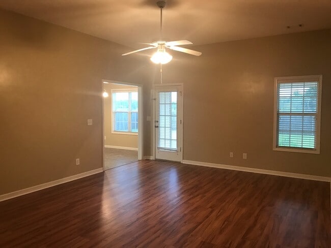 Building Photo - 125 Gage Dr