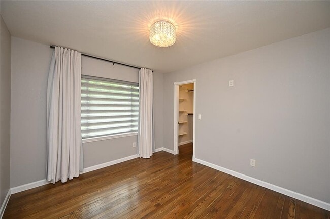 Building Photo - 2127 Lamonte Ln