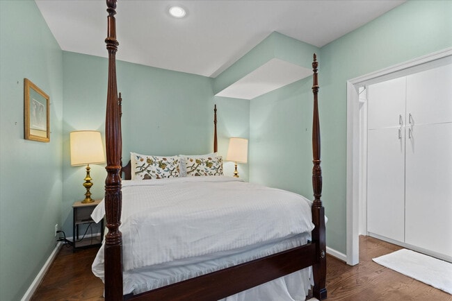 Building Photo - 445 15th St SE