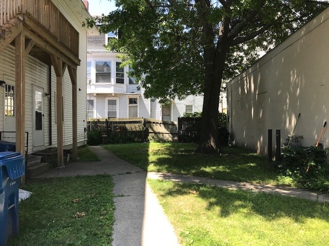 Building Photo - 11 Locust St