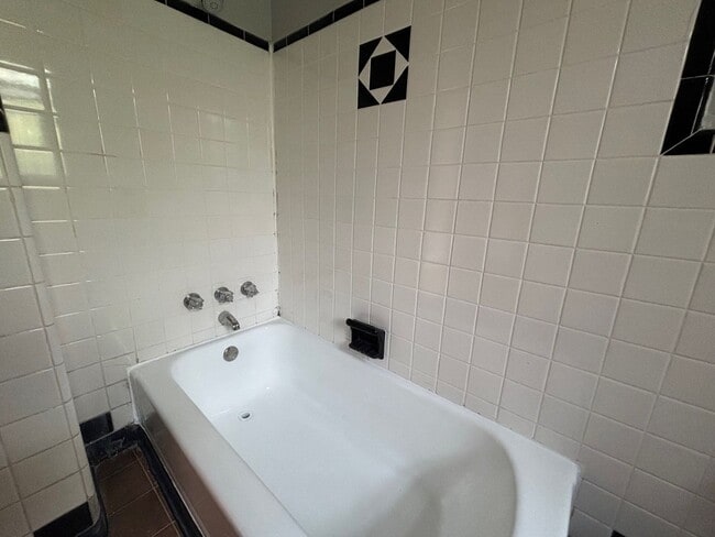 Building Photo - 596 Lowell Ave