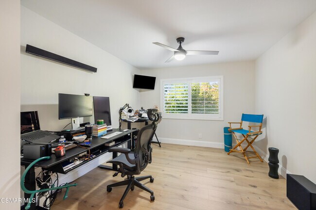 Building Photo - 885 Rim Crest Dr