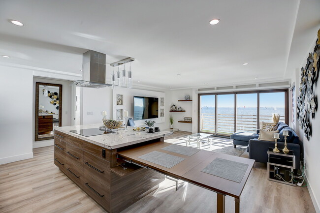 Building Photo - 1 62nd Pl