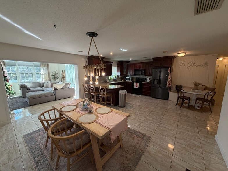 Building Photo - 8110 Rose Marie Ave E