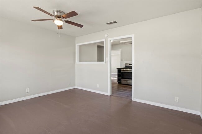 Building Photo - 320 NE 31st St