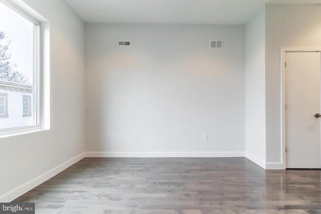 Building Photo - 2153 N Fairhill St