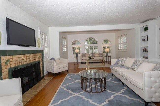 Building Photo - Spacious 4-Bedroom 1930's Mediterranean Home in College Park