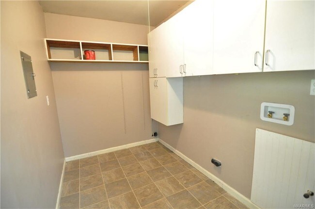 Building Photo - 334 Dee Dr