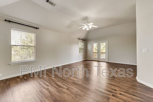 Building Photo - 1325 Mockingbird Dr