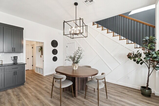 Building Photo - Fully Furnished Home in Broken Arrow