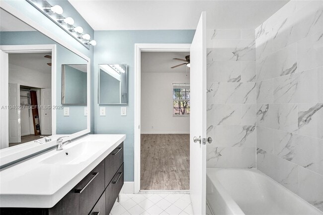 Building Photo - 1978 Madeira Dr