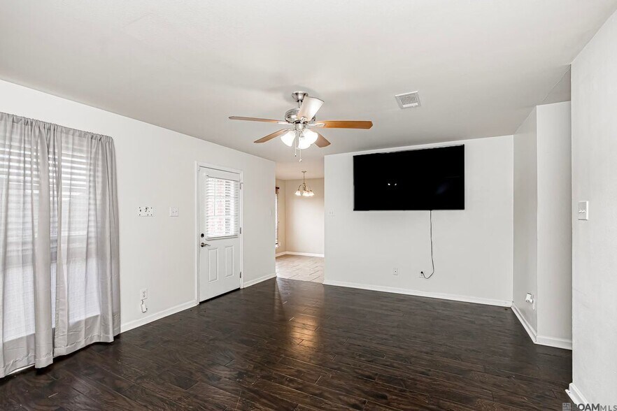 Building Photo - 26197 Glenbrooke Dr