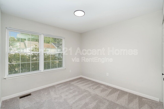 Building Photo - 5249 Spring Branch Blvd
