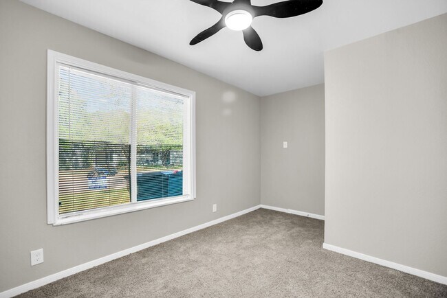 Building Photo - 125 Vandenburg Dr