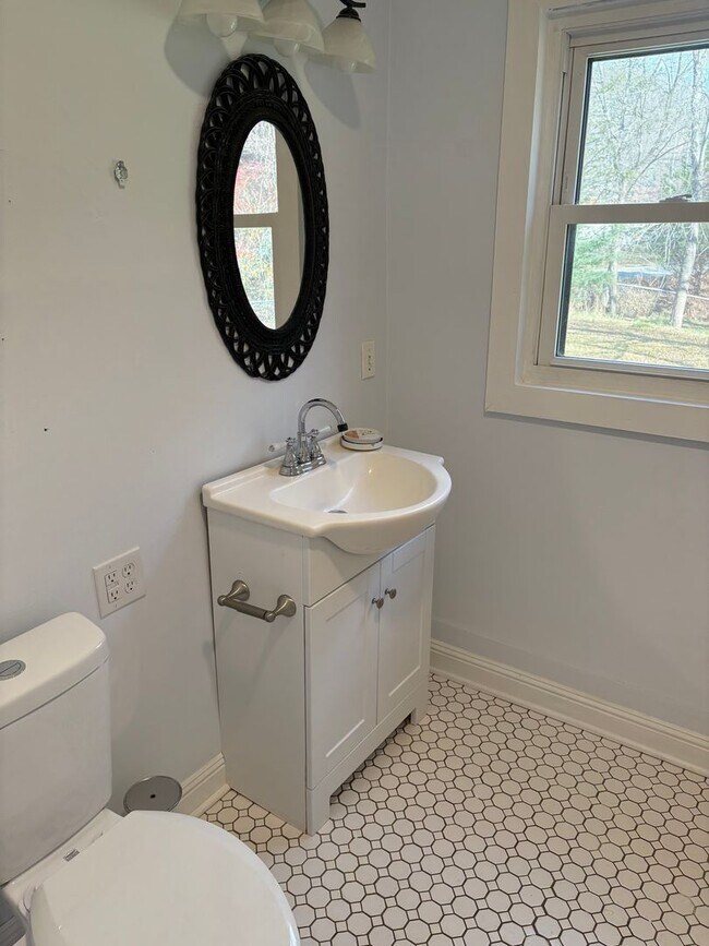 Building Photo - Beautiful Home in Swannanoa available now!