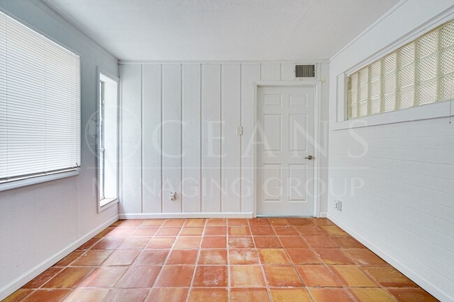 Building Photo - Charming 3 Bedroom Corner Lot Ormond Beach...