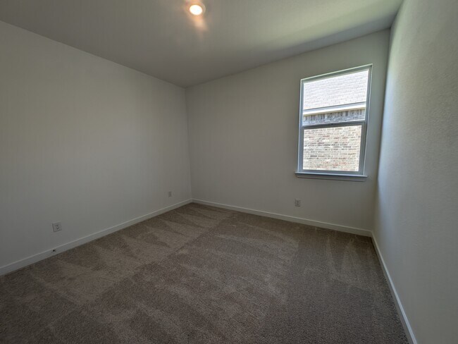 Building Photo - 325 Texas Trl