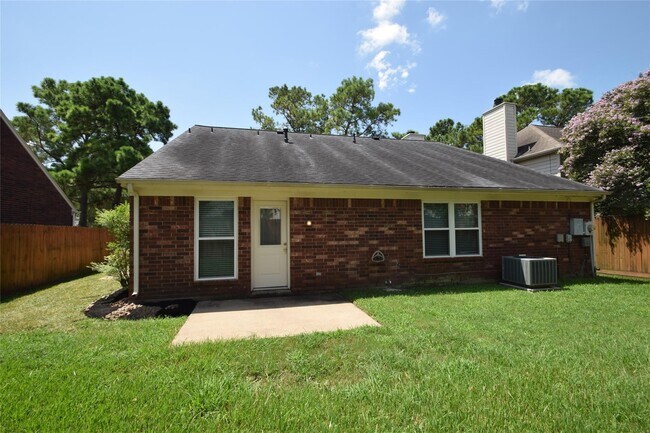 Building Photo - 18010 Golden Ridge Dr
