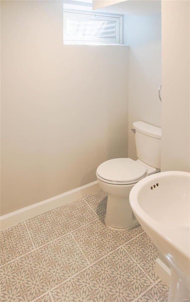 Building Photo - 1120 Collingwood Dr