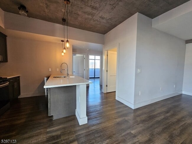 Building Photo - 58-60 Elm Street Unit 601