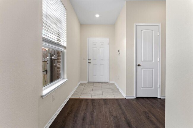 Building Photo - 633 Weizenbock Ln