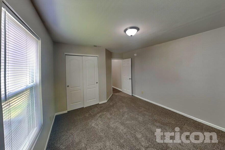 Building Photo - 2336 Blackthorn Dr