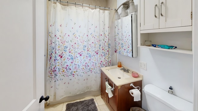 Building Photo - Roxbury 2 Bed – 800 Sq Ft – Parking Available – 9/1 Move-In