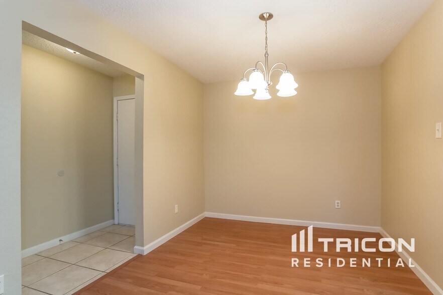 Building Photo - 10111 Enchanted Stone Dr