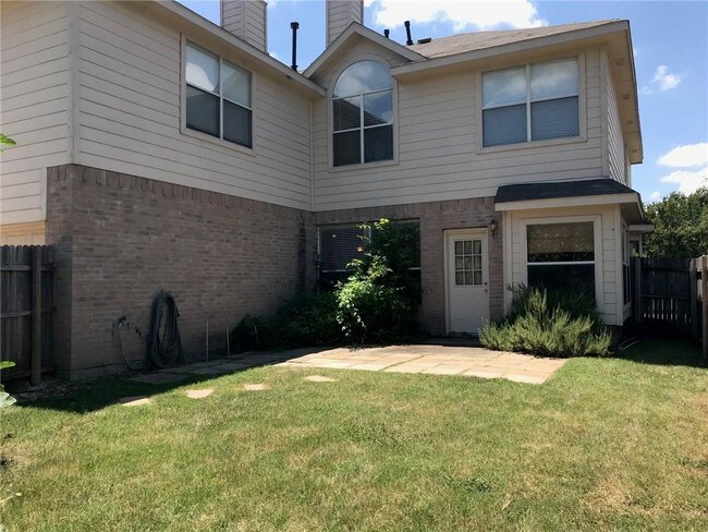 Building Photo - 1418 Summerplace Dr