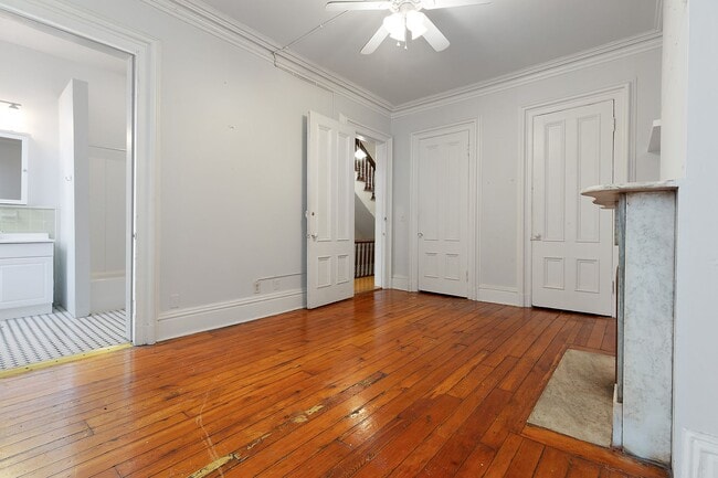 Building Photo - 277 Crown St