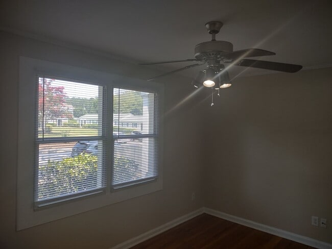 Building Photo - 2 Bedroom 1 Bath Condo in the Cottages of ...