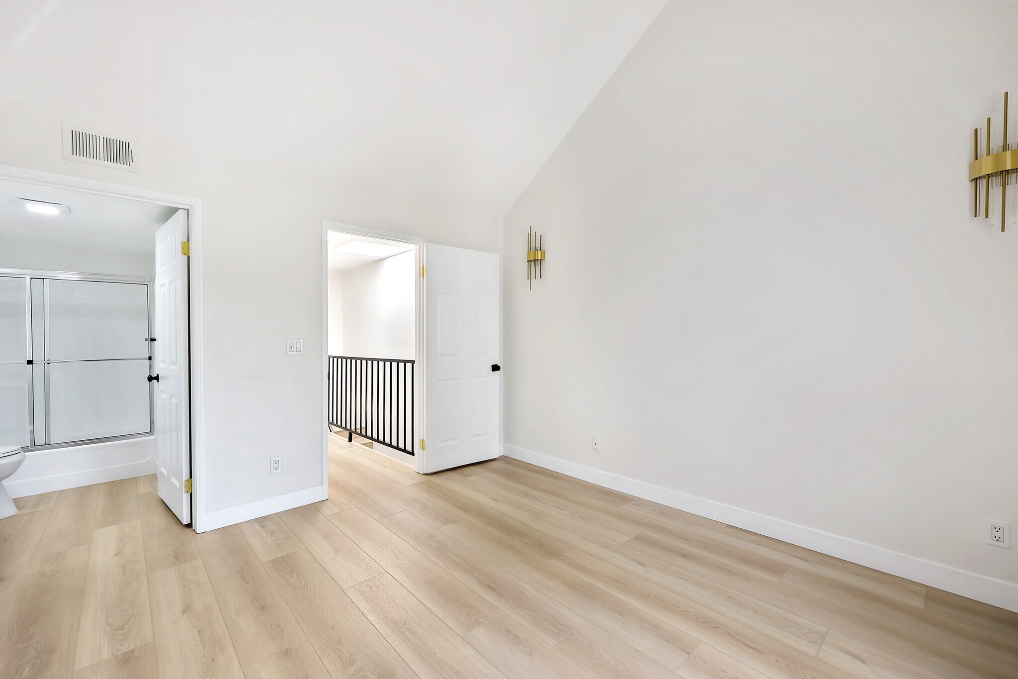 Building Photo - 10128 Hillhaven Ave