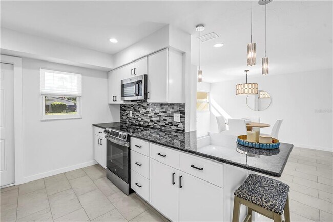 Building Photo - 111 Whispering Sands Cir