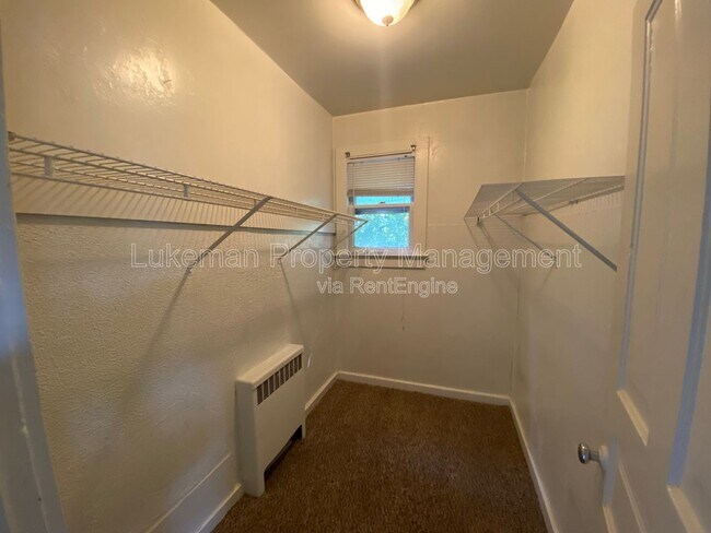 Building Photo - 431 W Vine St