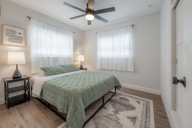 Building Photo - 2400 34th Ave N