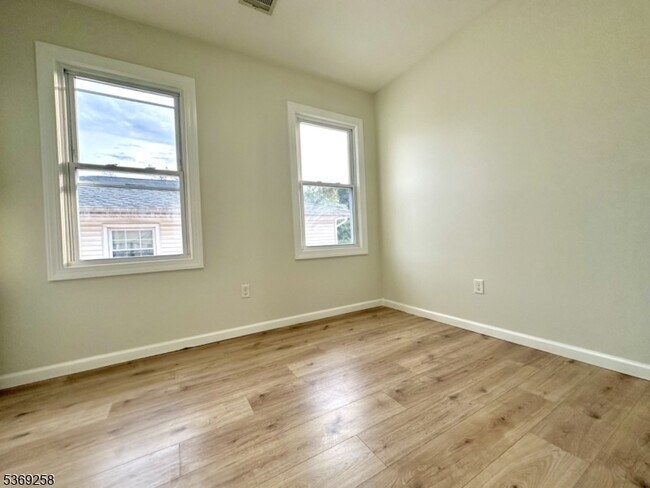 Building Photo - 14 Arsdale Terrace