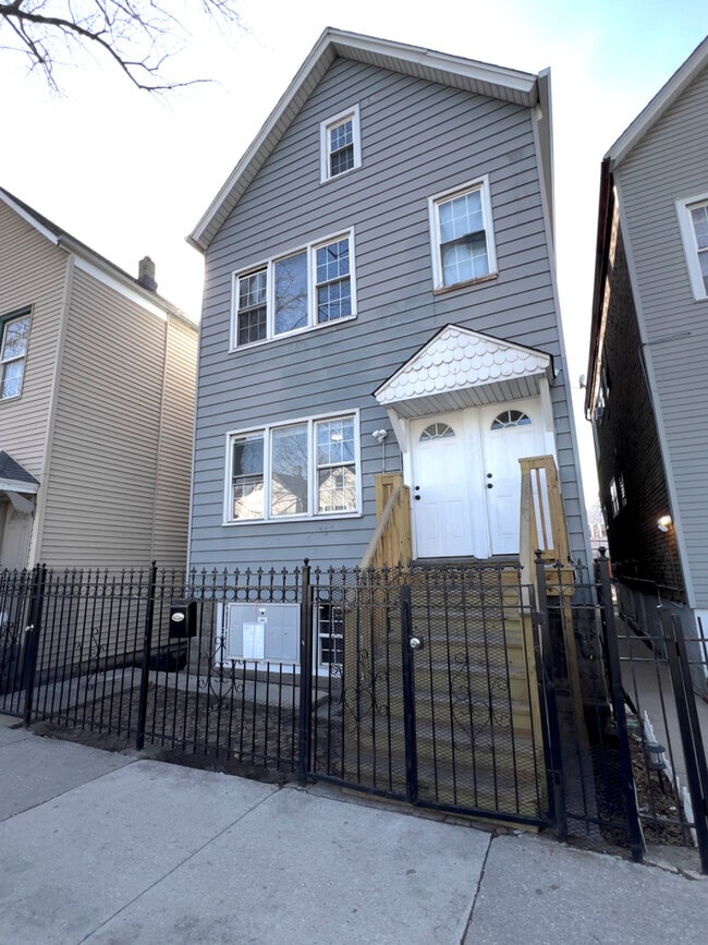 Building Photo - 4734 S Paulina St